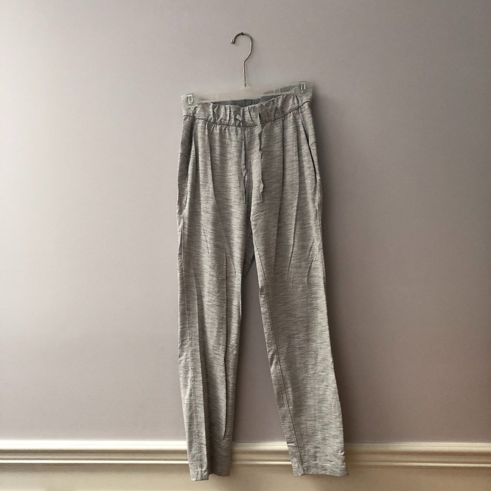 Lululemon white patterned on the fly 7/8 pant (4)